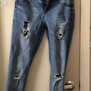 Distressed Jeans 👖